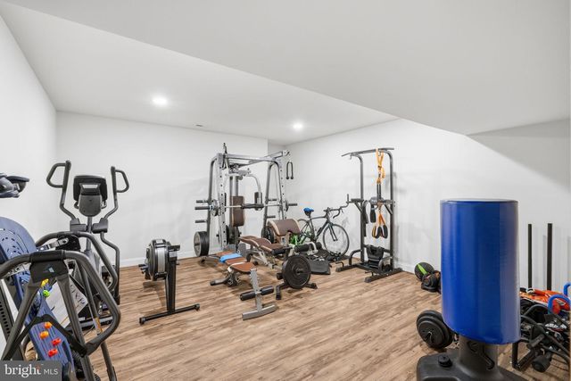 7821 OLD FALLS RD, Mclean, VA 22102