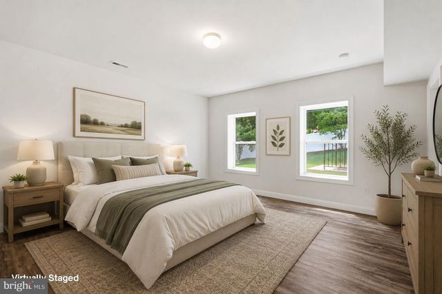 7821 OLD FALLS RD, Mclean, VA 22102