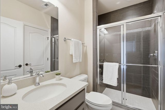 7821 OLD FALLS RD, Mclean, VA 22102