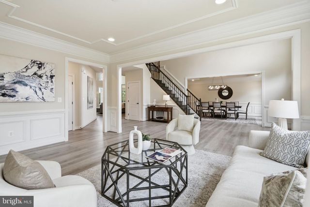 7821 OLD FALLS RD, Mclean, VA 22102