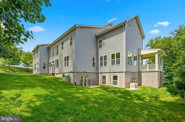 7821 OLD FALLS RD, Mclean, VA 22102