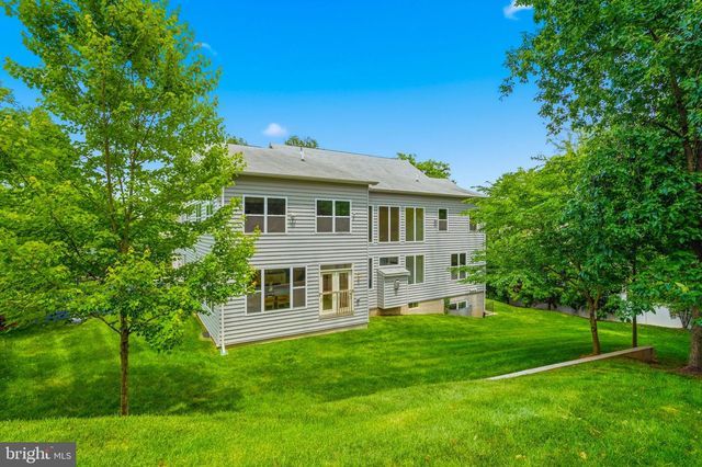7821 OLD FALLS RD, Mclean, VA 22102