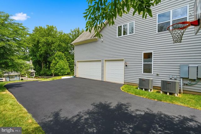 7821 OLD FALLS RD, Mclean, VA 22102