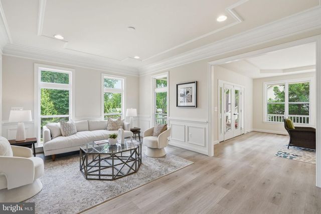 7821 OLD FALLS RD, Mclean, VA 22102