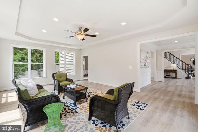 7821 OLD FALLS RD, Mclean, VA 22102