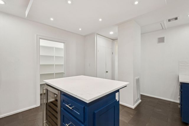 2194 Twin Lakes Boulevard, West Columbia, TX 77486