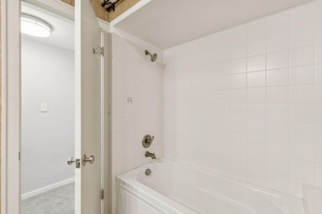 2194 Twin Lakes Boulevard, West Columbia, TX 77486