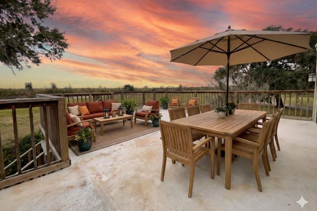 2194 Twin Lakes Boulevard, West Columbia, TX 77486