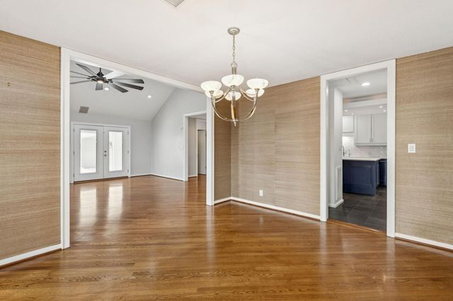 2194 Twin Lakes Boulevard, West Columbia, TX 77486