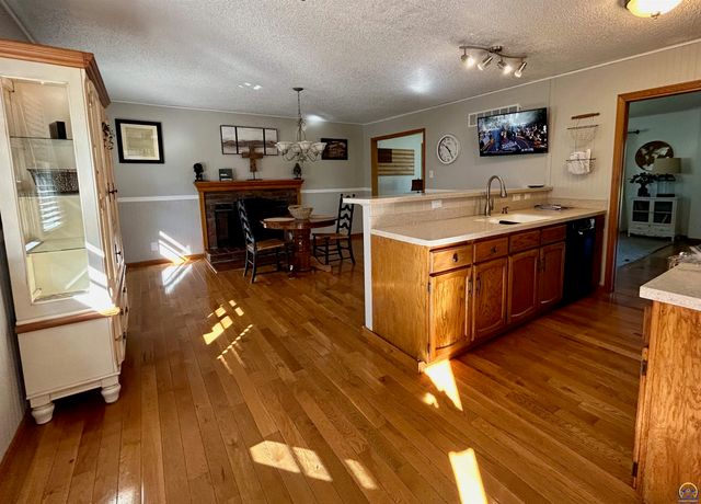 5861 SW 27th TER, Topeka, KS 66614