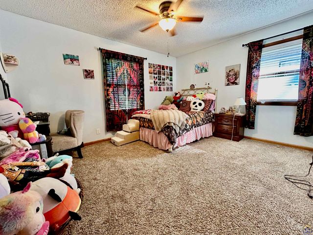 5861 SW 27th TER, Topeka, KS 66614
