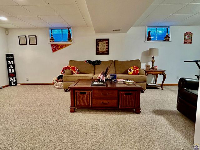 5861 SW 27th TER, Topeka, KS 66614