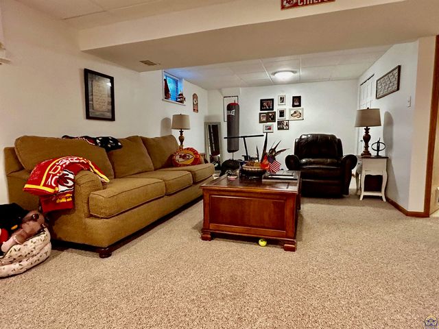 5861 SW 27th TER, Topeka, KS 66614