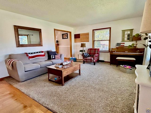 5861 SW 27th TER, Topeka, KS 66614