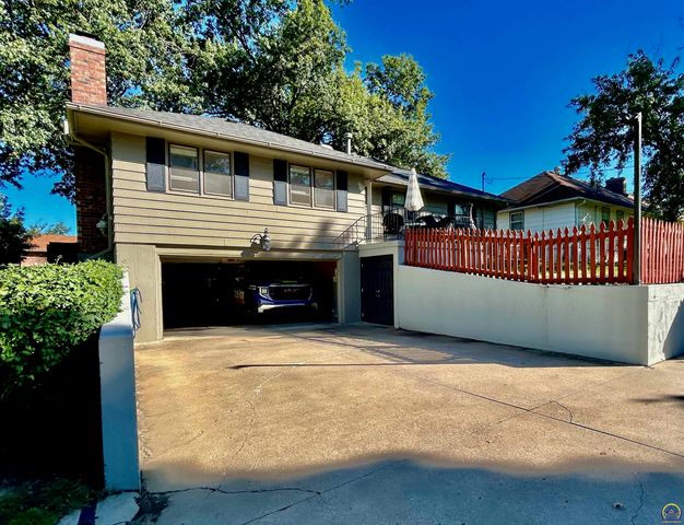 5861 SW 27th TER, Topeka, KS 66614