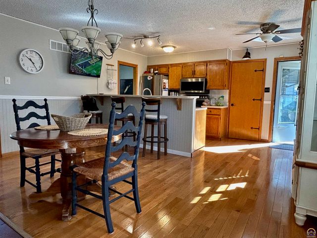 5861 SW 27th TER, Topeka, KS 66614