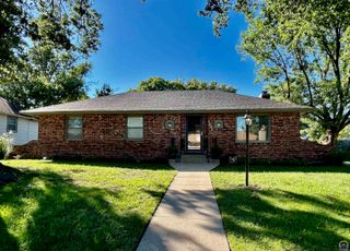 5861 SW 27th TER, Topeka, KS 66614