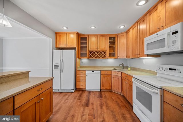 1106 BRENTFIELD DR, Mclean, VA 22101