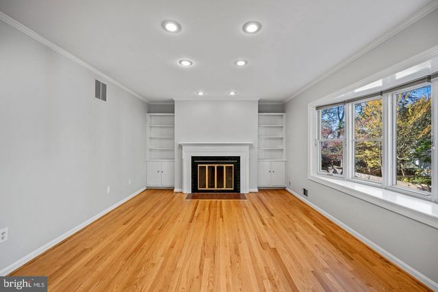 1106 BRENTFIELD DR, Mclean, VA 22101