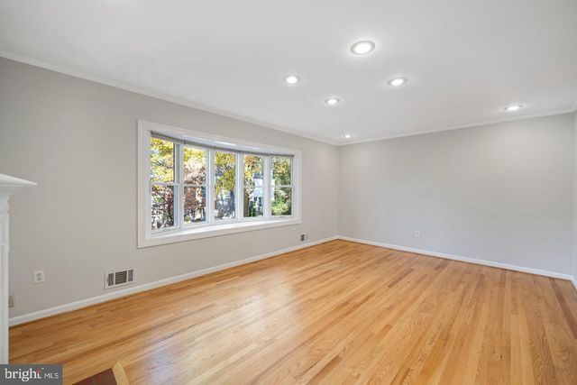 1106 BRENTFIELD DR, Mclean, VA 22101