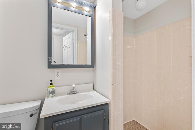 1106 BRENTFIELD DR, Mclean, VA 22101