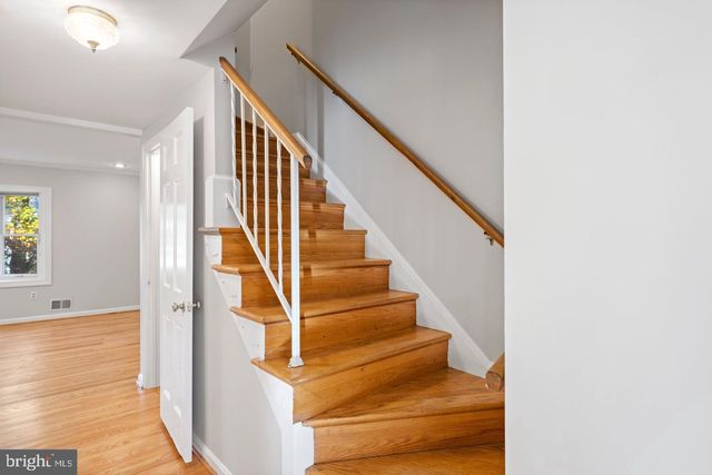 1106 BRENTFIELD DR, Mclean, VA 22101