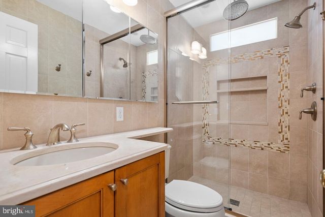 1106 BRENTFIELD DR, Mclean, VA 22101