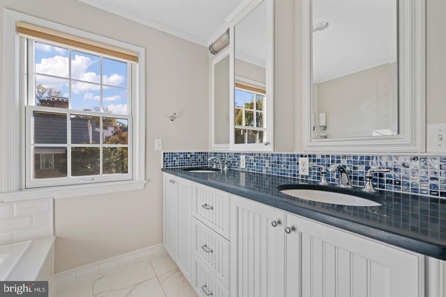 1106 BRENTFIELD DR, Mclean, VA 22101