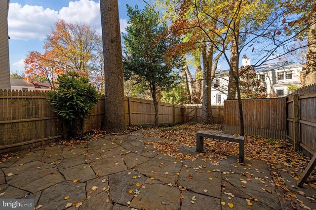 1106 BRENTFIELD DR, Mclean, VA 22101