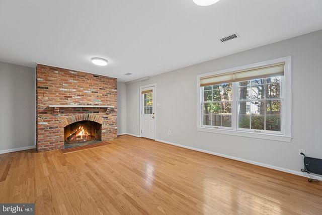 1106 BRENTFIELD DR, Mclean, VA 22101