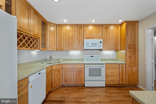 1106 BRENTFIELD DR, Mclean, VA 22101