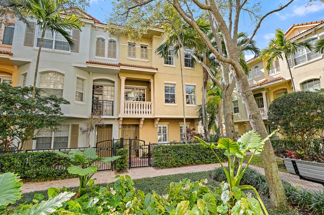 2739 Ravella Way, Palm Beach Gardens, FL 33410