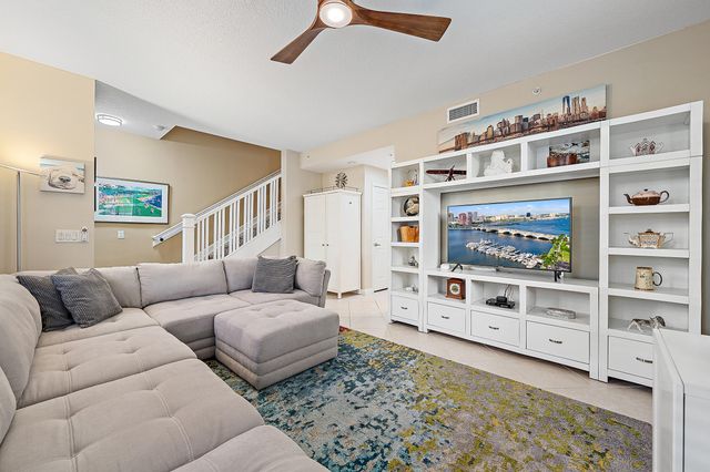 2739 Ravella Way, Palm Beach Gardens, FL 33410