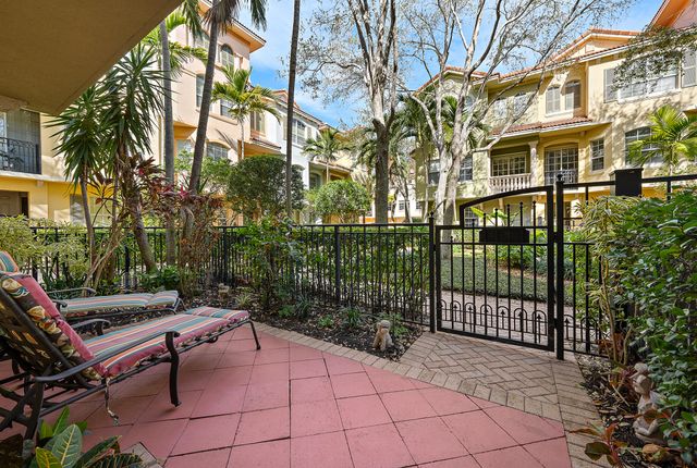 2739 Ravella Way, Palm Beach Gardens, FL 33410