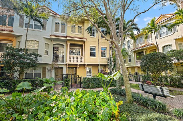 2739 Ravella Way, Palm Beach Gardens, FL 33410