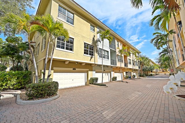 2739 Ravella Way, Palm Beach Gardens, FL 33410