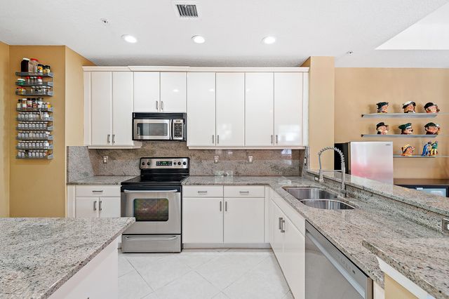 2739 Ravella Way, Palm Beach Gardens, FL 33410