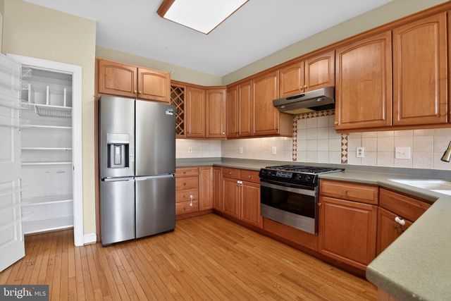 803 WHISPERING BROOKE DR, Newtown Square, PA 19073