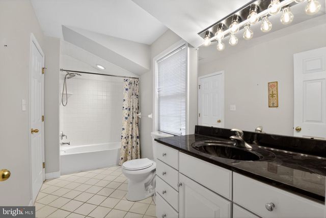 803 WHISPERING BROOKE DR, Newtown Square, PA 19073