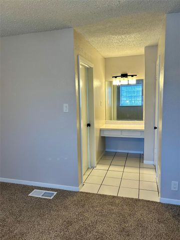 2804 Skyway CIR 101, Austin, TX 78704