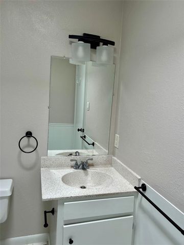 2804 Skyway CIR 101, Austin, TX 78704