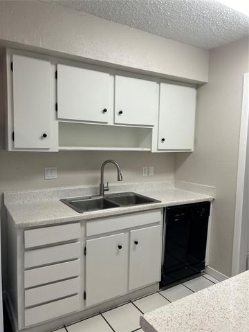 2804 Skyway CIR 101, Austin, TX 78704