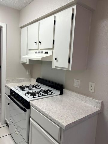 2804 Skyway CIR 101, Austin, TX 78704