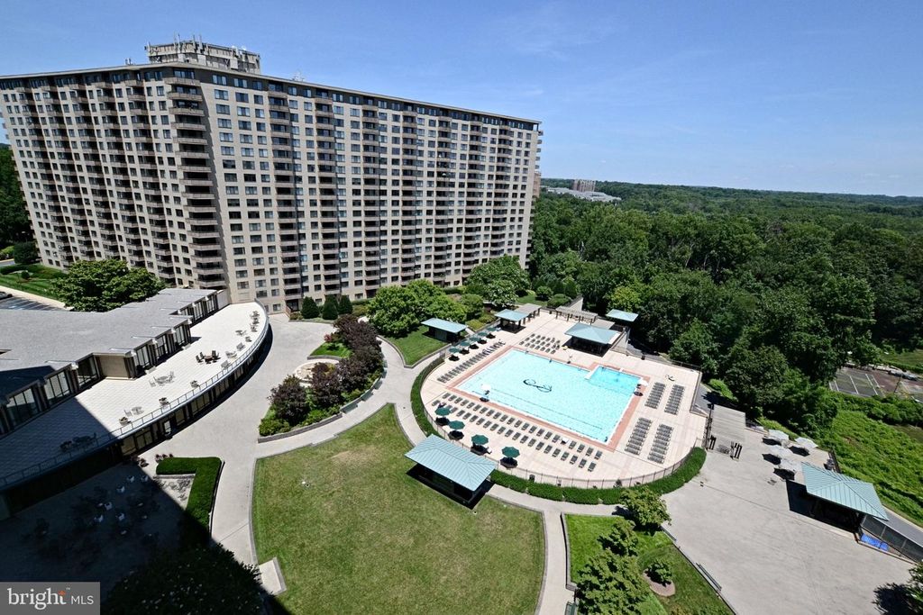 5225 POOKS HILL RD #1717S, Bethesda, MD 20814