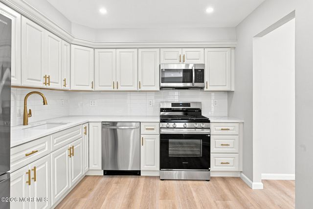 47 Oak Lane, Eatontown, NJ 07724
