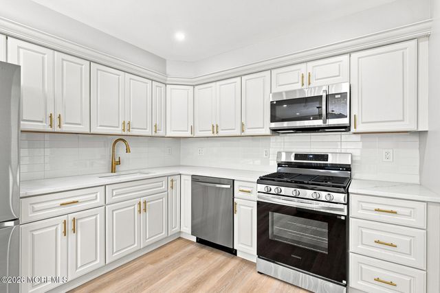 47 Oak Lane, Eatontown, NJ 07724