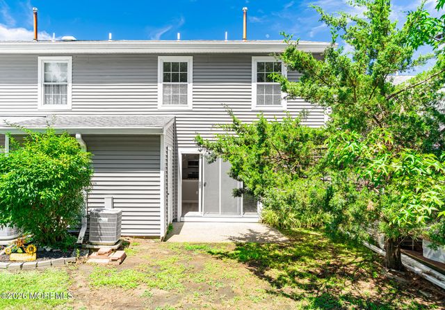 47 Oak Lane, Eatontown, NJ 07724