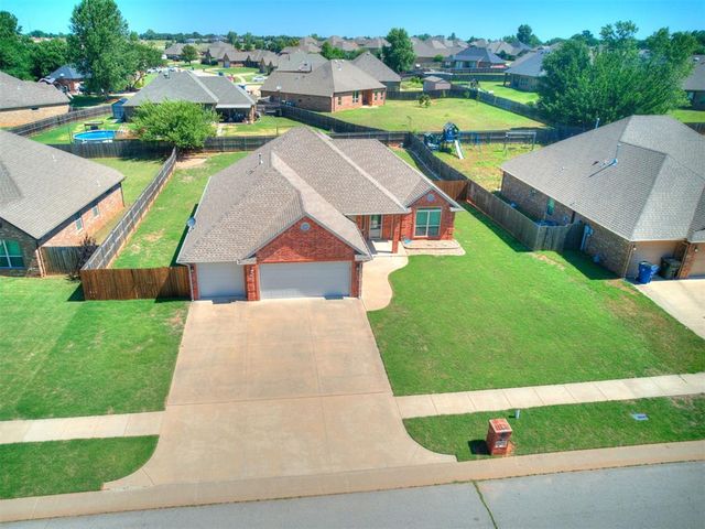 1059 Fox Run Lane, Blanchard, OK 73010