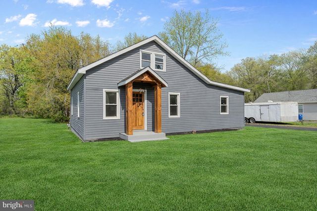 105 E DEL A VUE AVE, Carneys Point, NJ 08069