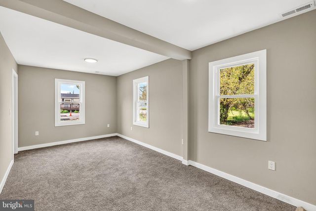 105 E DEL A VUE AVE, Carneys Point, NJ 08069